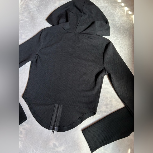 ❌SOLD❌ BLACK HOODED TWO WAY ZIP UP LONG SLEEVE WORKOUT ACTIVEWEAR JACKET HOODIE - Picture 8 of 9